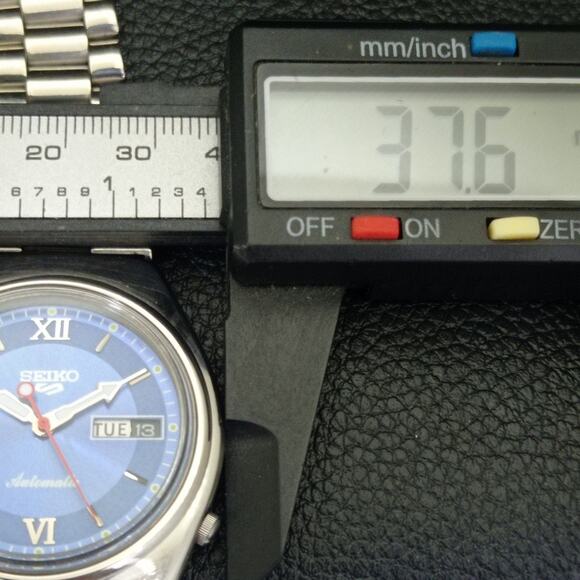 Vintage 1974 Seiko Automatic Mens Silver Watch W/daydate & Blue accents - Picture 7 of 10